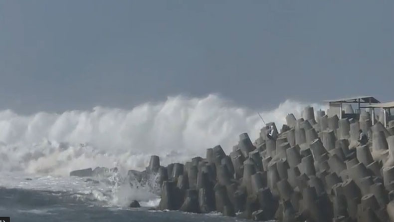 Berlibur ke Pantai Selatan Jabar, Waspadai Ombak Tinggi hingga 5 Meter