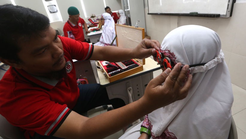 6.000 Pelajar SD Muhammadiyah se-Surabaya Periksa Mata Gratis - Bagian 4