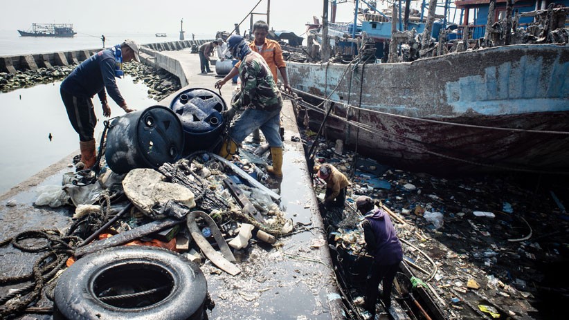Kawasan Pesisir Jakarta Dipenuhi Sampah Plastik - Bagian 2