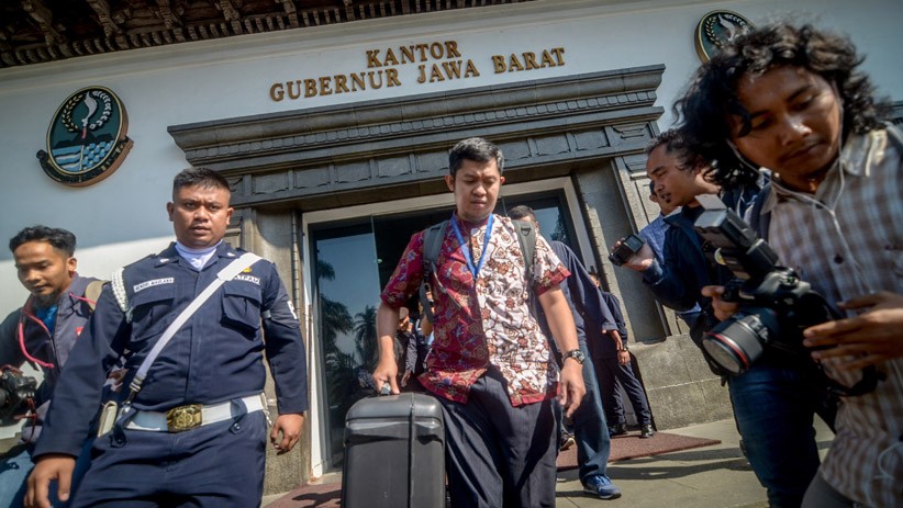 KPK Geledah Ruang Kerja Sekda Jabar Terkait Kasus Suap Meikarta - Bagian 1