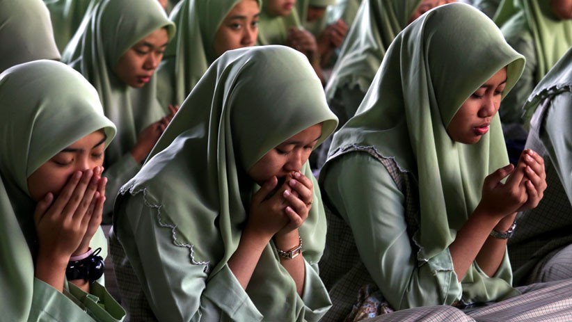 Ribuan Pelajar Surabaya Gelar Doa Bersama untuk Almarhum Mbah Moen - Bagian 3