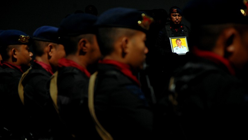 Jenazah Brigpol Anumerta Hedar, Korban Penembakan KKSB Tiba di Sulsel - Bagian 2