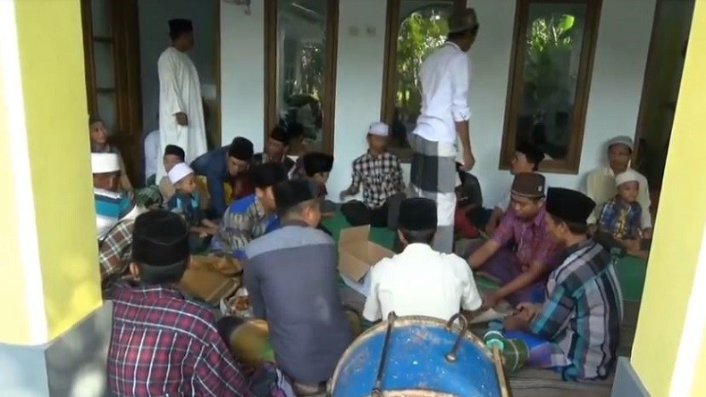 Jemaah Islam Aboge Gelar Salat Idul Fitri Hari Ini