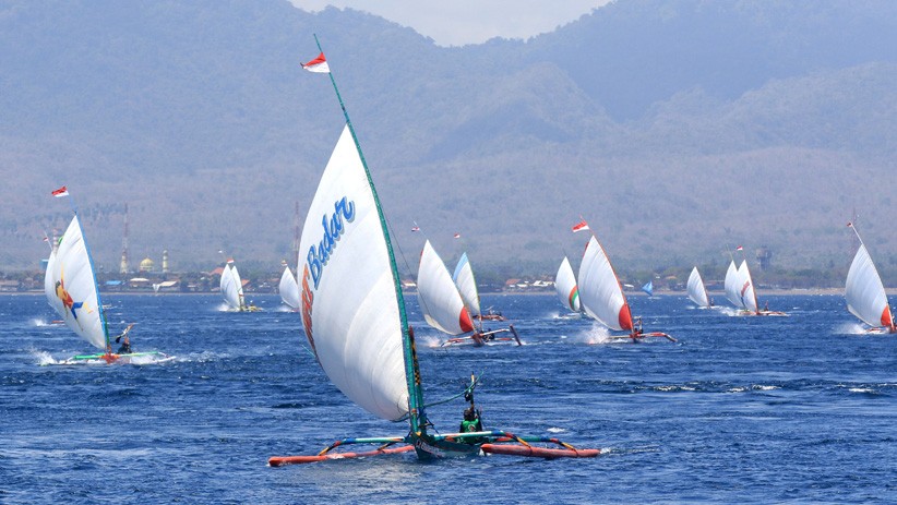 Ratusan Nelayan Perairan Selat Bali Ikut Lomba Perahu Layar Tradisional - Bagian 1