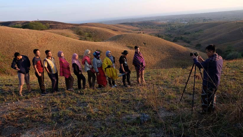 Menikmati Keindahan Alam Bukit Savana Lendongara di NTT - Bagian 4