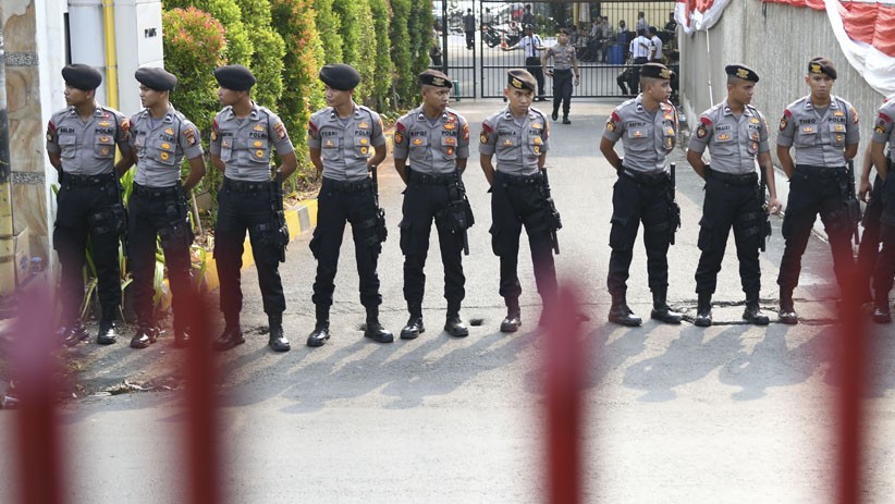 Polisi Jaga Ketat Kantor DPP Partai Golkar - Bagian 2