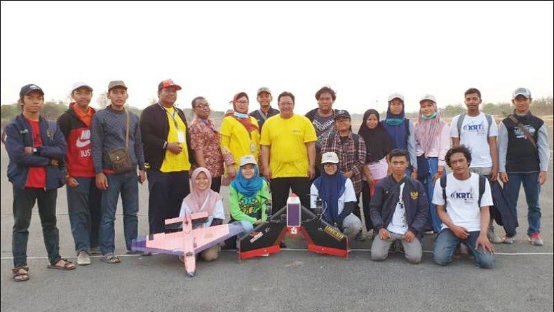 Kalahkan UNS Solo, Tim Unesa Melangkah ke Perempat Final Kontes Robot Terbang