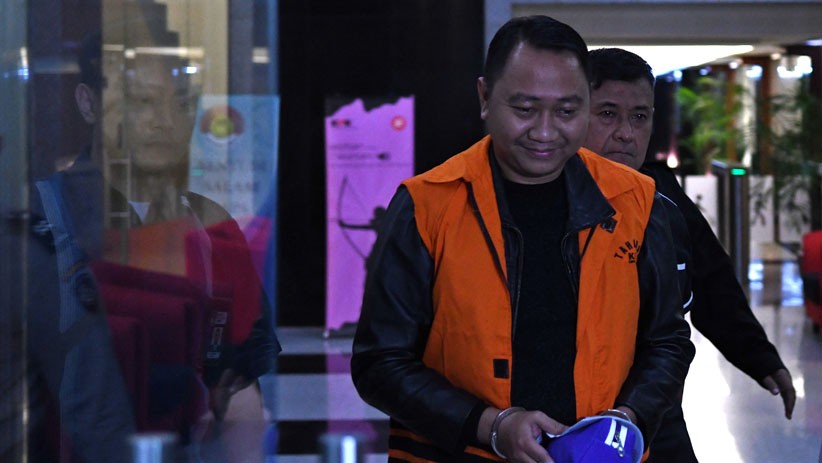 Senyum Bupati Lampung Utara Agung Ilmu Mangkunegara usai Kena OTT KPK - Bagian 2
