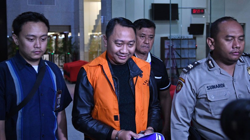 Senyum Bupati Lampung Utara Agung Ilmu Mangkunegara usai Kena OTT KPK - Bagian 1