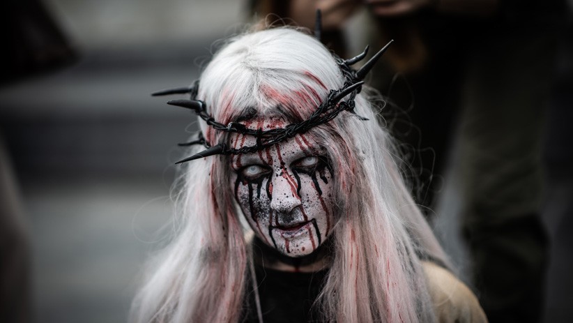 Seram, Zombie Bikin Heboh Warga Berkeliaran di Kota Paris - Bagian 1