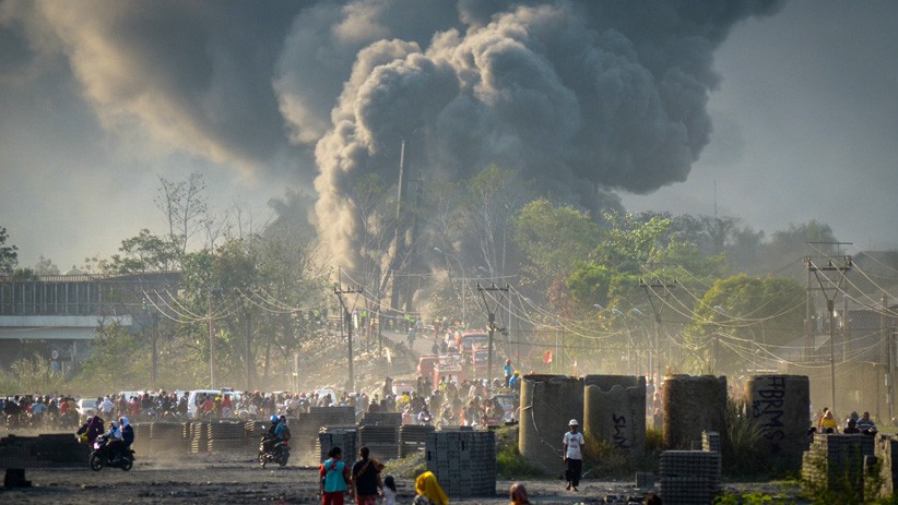 Foto Kebakaran Pipa Minyak Pertamina di Cimahi, Asap Hitam Membubung Tinggi - Bagian 4