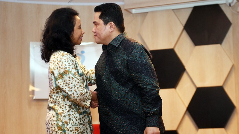 Serahkan Jabatan Menteri BUMN ke Erick Thohir, Rini Soemarno Menangis - Bagian 1