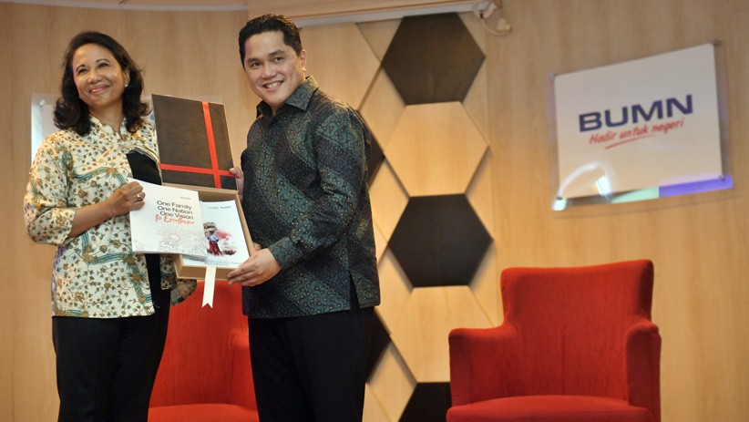 Serahkan Jabatan Menteri BUMN ke Erick Thohir, Rini Soemarno Menangis - Bagian 3
