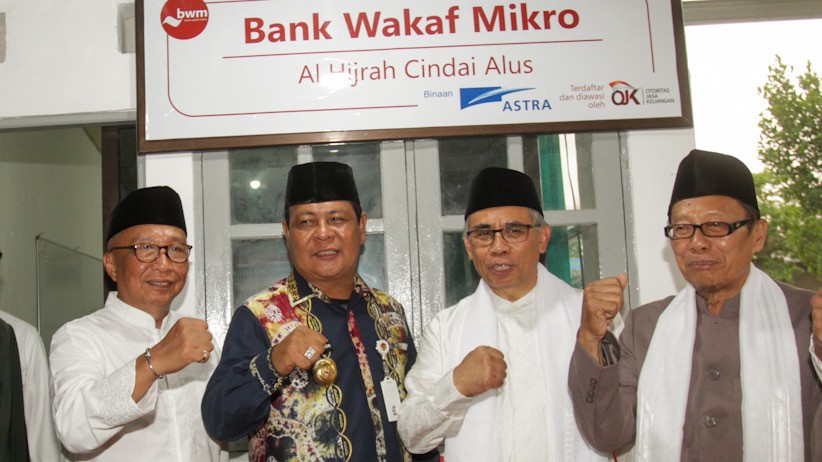 OJK Gandeng Astra Resmikan Bank Wakaf Mikro di Kalsel - Bagian 1