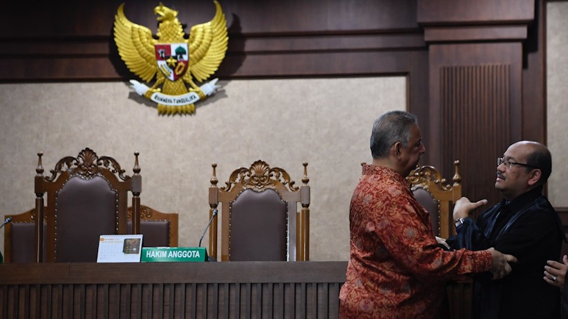 Vonis Bebas Sofyan Basir Diwarnai Suasana Haru - Bagian 3