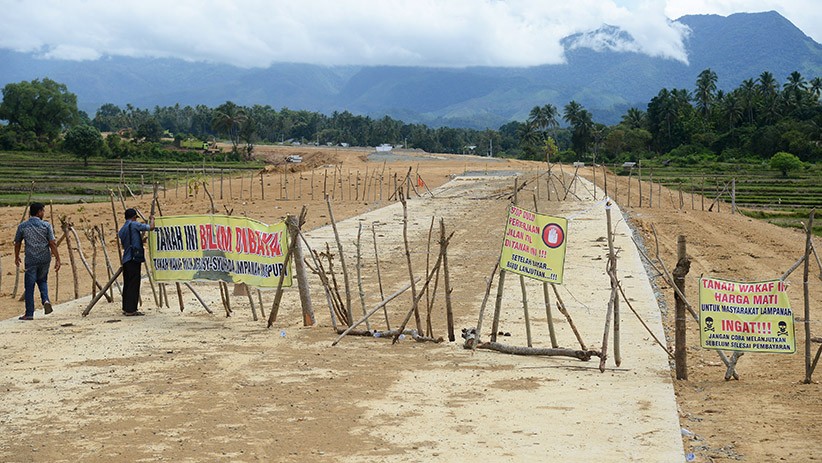Tuntut Ganti Rugi, Warga Aceh Besar Blokir Jalan Proyek Tol Trans Sumatera - Bagian 1