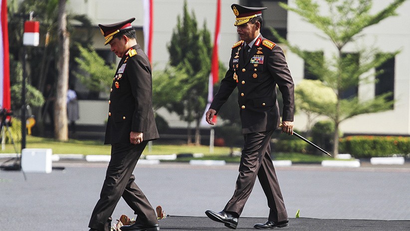 Tito Karnavian Serahkan Panji Tribrata Kapolri ke Idham Azis - Bagian 4