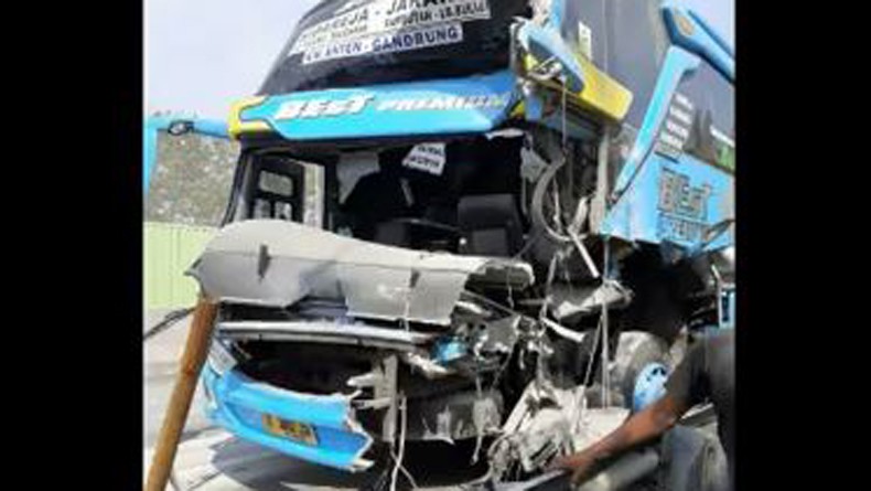 Kecelakaan Bus Tabrak Truk Trailer di Tol Purbaleunyi, 1 Tewas 3 Terluka