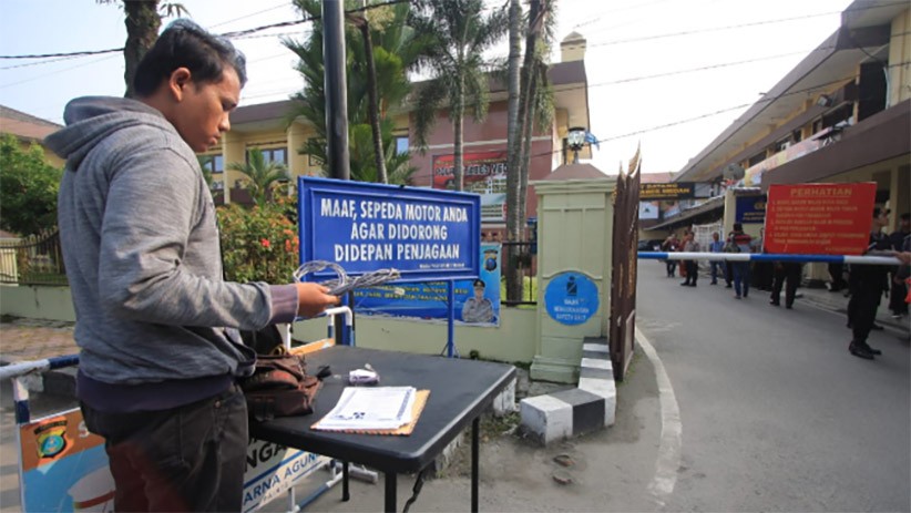 Pascaledakan Bom Bunuh Diri, Layanan Mapolrestabes Medan Kembali Dibuka - Bagian 1