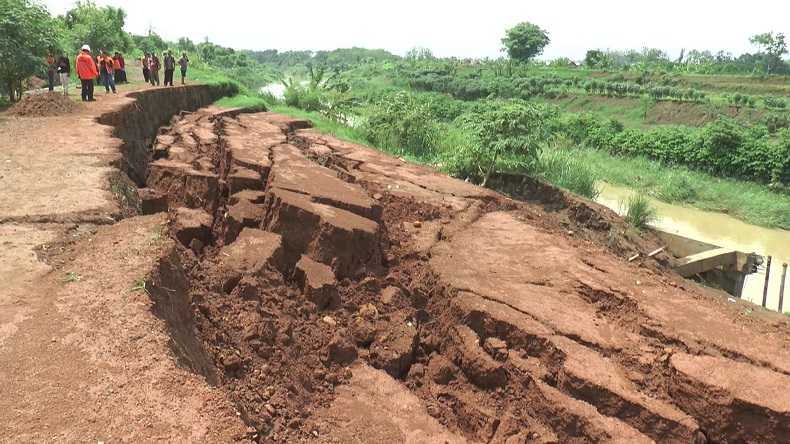 Tanggul Sungai Bodri Kendal Ambrol, Banjir Ancam Ratusan Rumah