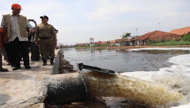 Antisipasi Banjir, Ganjar Pranowo Cek 3 Rumah Pompa di Kota Pekalongan