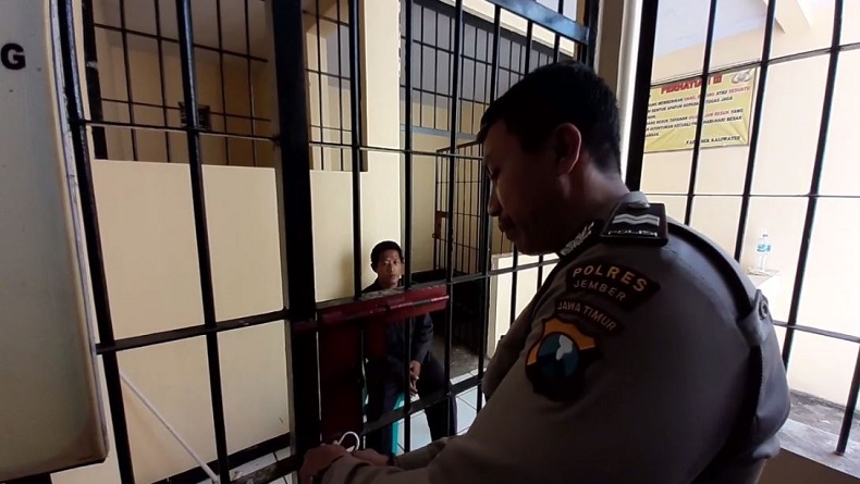 Pengemis Nekat Sayat Tangan Pengendara Motor di Jember karena Tak Diberi Uang