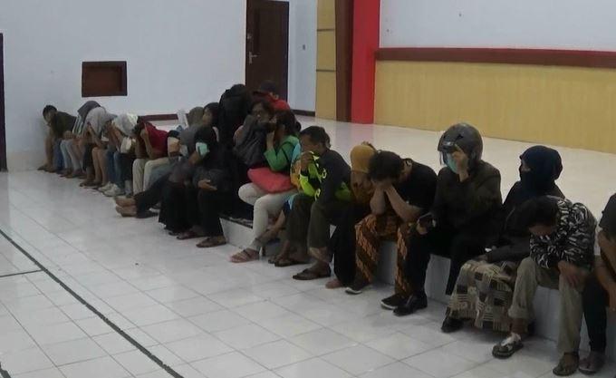 Polres Blitar Razia Pasangan Mesum di Hotel Melati, Ada Kakek hingga Oknum Guru Terjaring