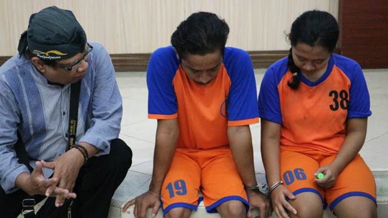 Tak Punya Uang, Pasutri Jombang Bunuh Guru SMP dengan Paving