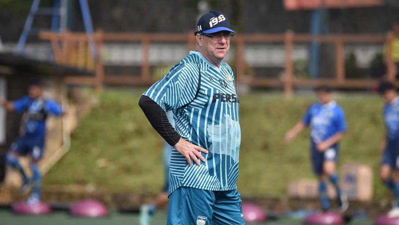 Robert Rene Alberts Sesuaikan Latihan Persib Bandung selama Ramadan