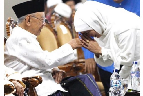 Gus Sholah Wafat, Khofifah: Beliau Paket Lengkap Seorang Negarawan
