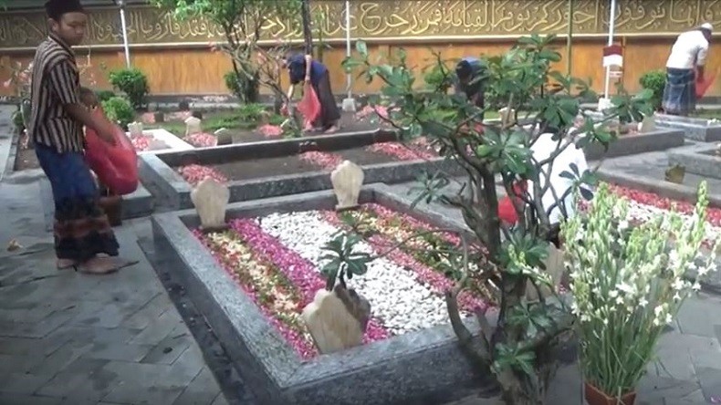 Pemakaman Gus Sholah, Keluarga Bersiap Sambut Kedatangan Jenazah