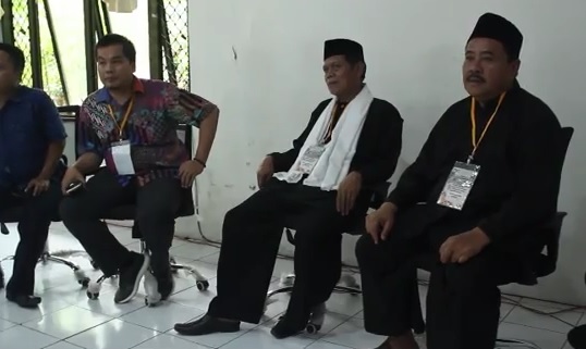 Bawa 83.000 Berkas E-KTP, Pasangan Petani Ini Daftar di Pilkada Pandeglang