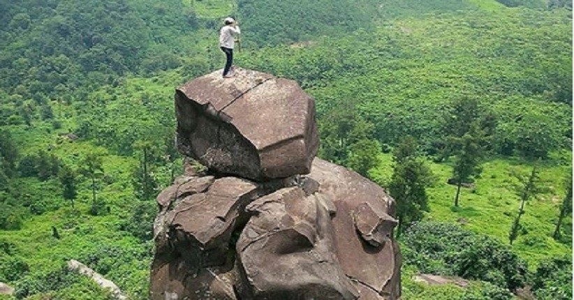 Terkenal Ekstrem, Ini Wisata Bukit Gua Lawa yang Hits di Tegal