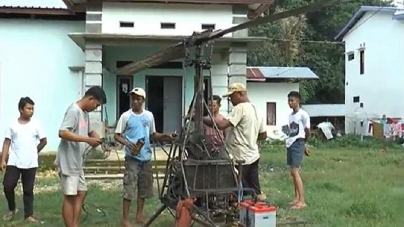 Tukang Las Lulusan SMK di Bone Rakit Helikopter dari Besi Rongsokan