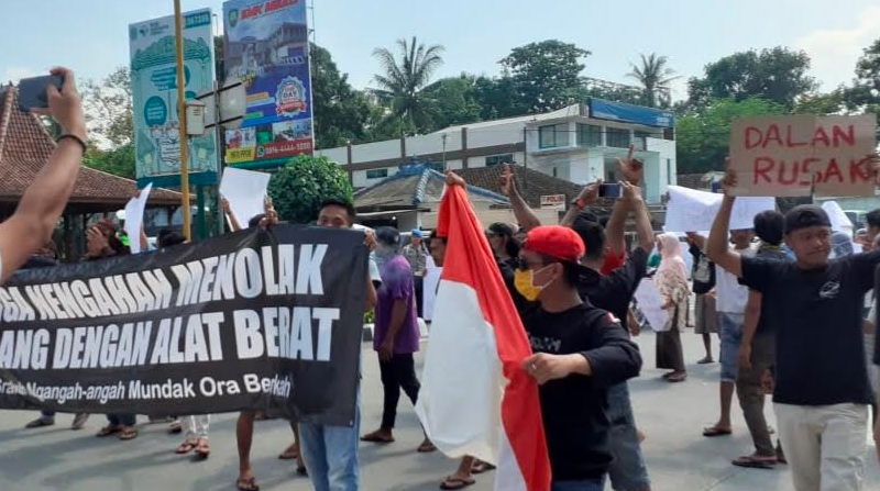 Warga Srandakan Bantul Tolak Penambangan Pasir Progo dengan Alat Berat