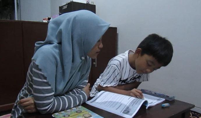Tak Butuh Internet, Pelajar di OKU Belajar Lewat Radio