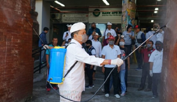Bali Siaga Covid-19, Pemkab Badung Semprot Disinfektan di Kawasan Publik