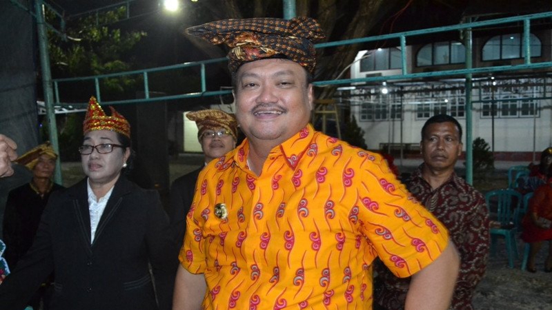 Bupati Morowali Utara Aptripel Tumimomor yang Meninggal Dunia Positif Covid-19
