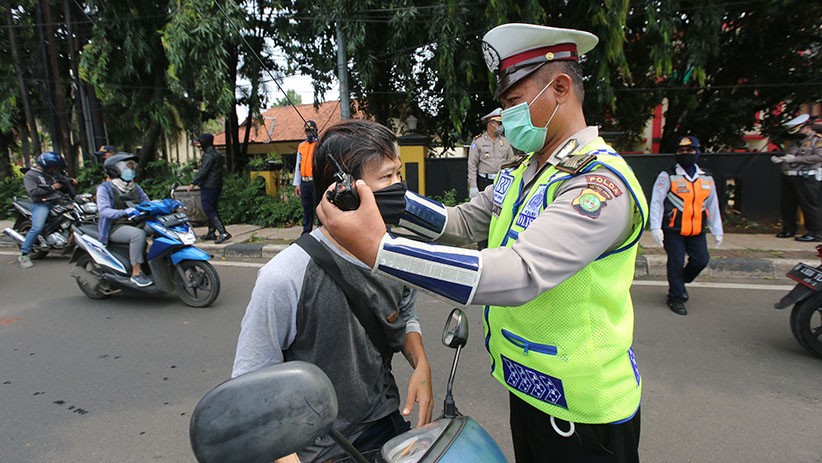 Pengawasan Pelaksanaan PSBB, Polisi Jaga Perbatasan Jakarta - Bagian 3
