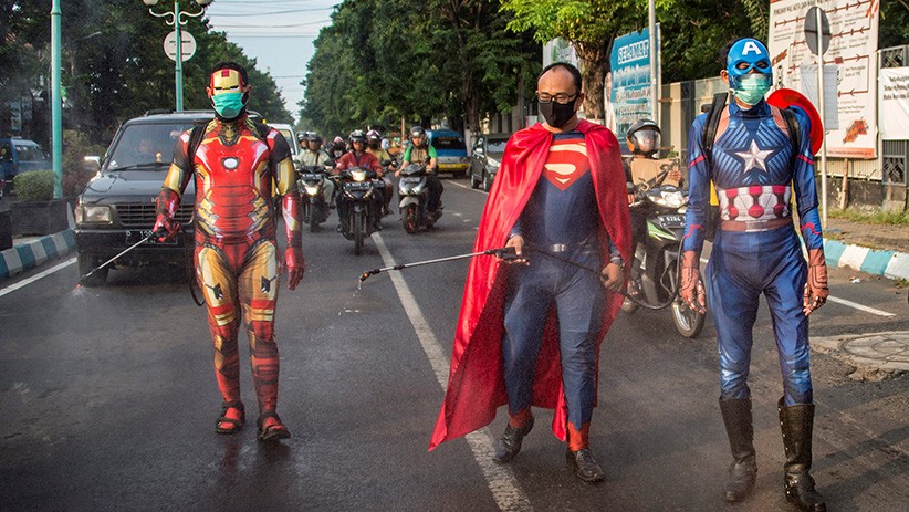 Aksi Superhero Semprot Disinfektan untuk Cegah Penyebaran Covid-19 - Bagian 1