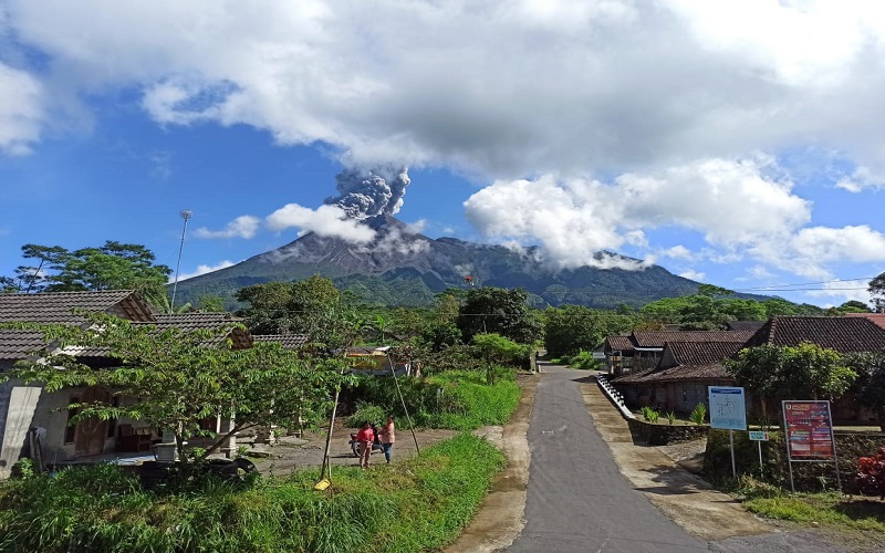 Gunung Merapi Menggembung, Ini Pengamatan Sang Juru Kunci