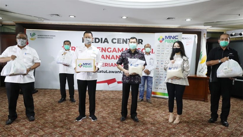 MNC Peduli Serahkan 5.000 Paket Sembako kepada Kemensos untuk Warga Terdampak Covid-19 - Bagian 1