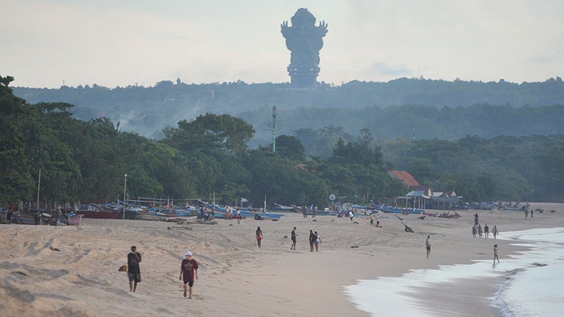 Melanggar Peraturan, Wisatawan Diusir saat Bermain di Pantai Kedonganan Bali - Bagian 3