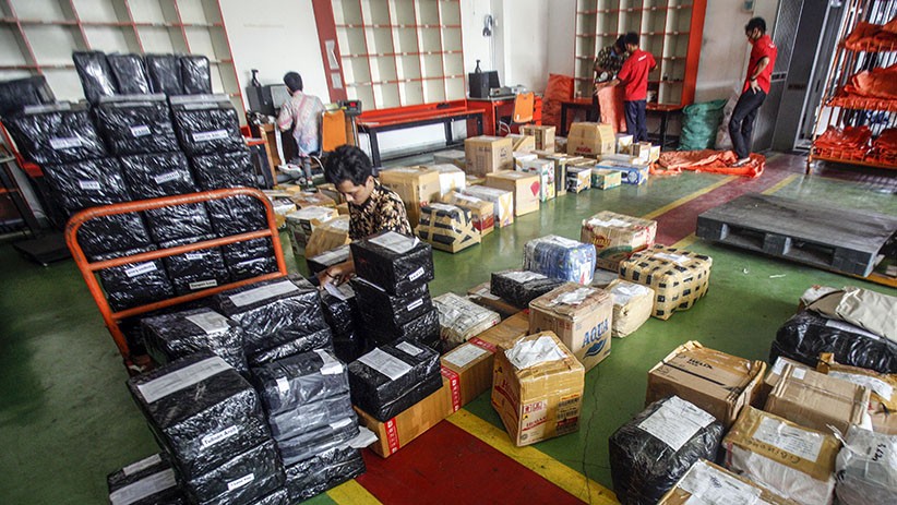 Volume Pengiriman Paket Pos Meningkat Selama PSBB di Bogor - Bagian 1