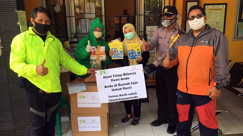 Peduli Pencegahan COVID-19, Jurnalis 4X4 Bagikan APD ke Petugas Medis - Bagian 2