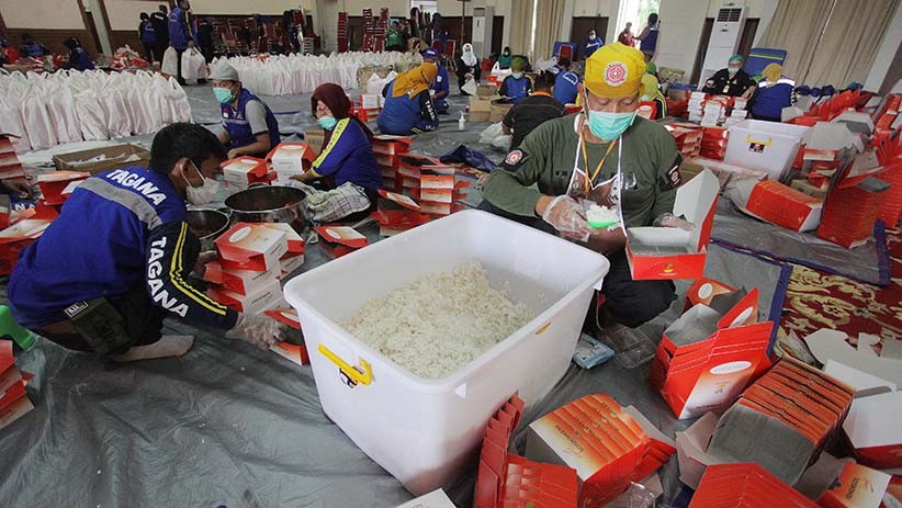 Kemensos Distribusikan Ratusan Ribu Nasi Kotak di Wilayah DKI Jakarta - Bagian 3