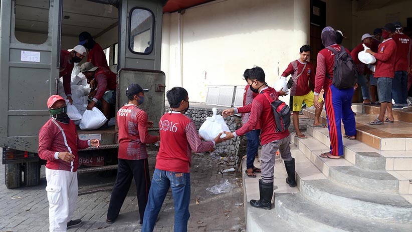 Jelang Pemberlakuan PSBB, Pemkot Surabaya Salurkan Ribuan Paket Sembako - Bagian 4