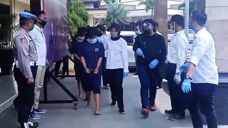 Dua Pasangan Lesbian Habisi Nyawa Sopir Taksi Online
