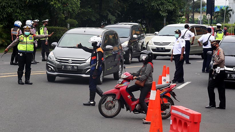 Pantauan Hari Pertama PSBB di Surabaya, Lalu Lintas Macet - Bagian 2