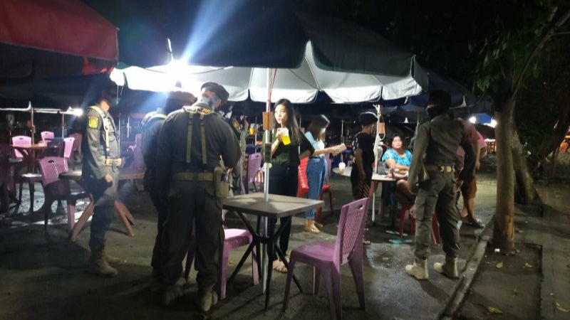 Didatangi Satpol PP, Pengunjung Resto Karaoke di Padang Lari Tunggang-Langgang